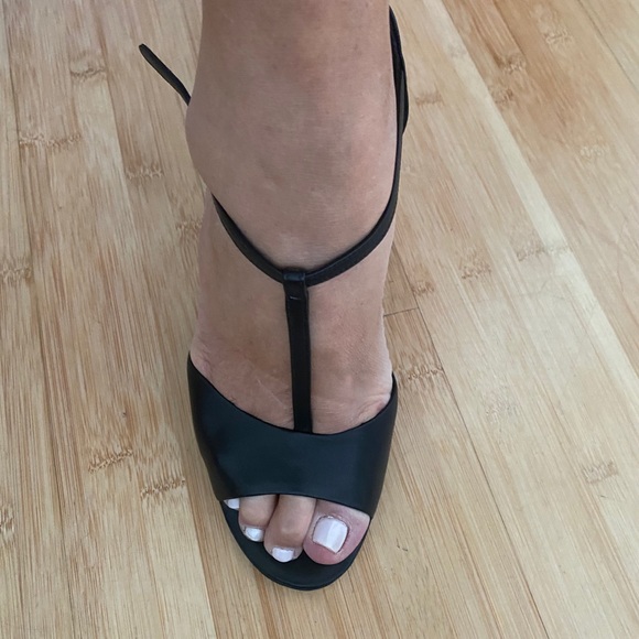 CHANEL Black Classic shoe with open toe lambskin - Picture 4 of 13